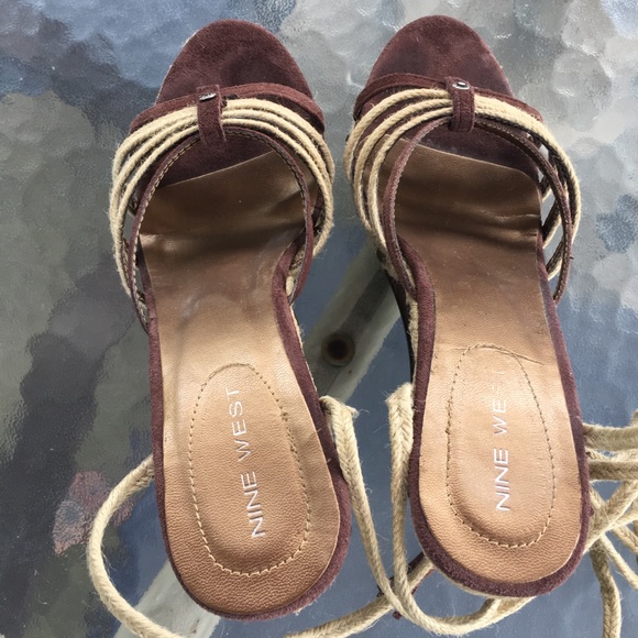 🎉4XHP🎉 EUC Nine West Tie Wedges - Picture 3 of 7